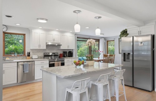 Poughkeepsie House | Spacious Peaceful 5 BR Home with a View in Hudson Valley