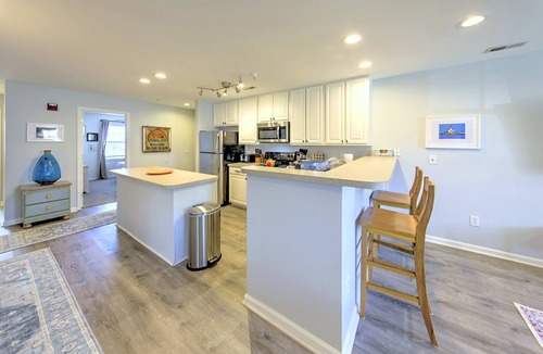 Rehoboth Beach Condo | Spacious Rehoboth Beach Condo | Pool Views | Linens & Towels Included