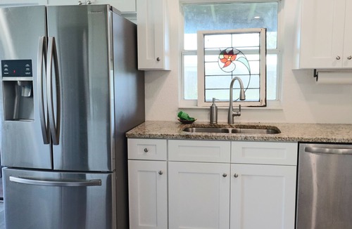 Sebring House | Spacious Retreat: Porch, Fenced Yard, Near Lake