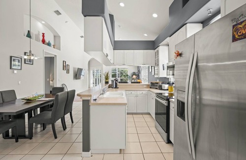 Bay Isle House | Spacious Siesta Key Home with Private Heated Pool – Pet Friendly, Near Beaches