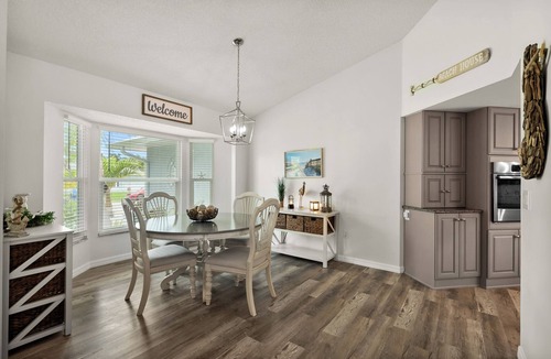 South Venice House | Spacious Starfish Venice Pool Home - 2 living spaces, 3/2.5, oversize pool!