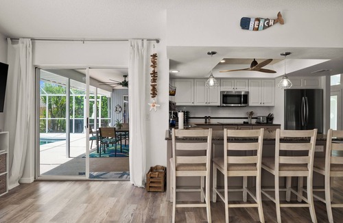 South Venice House | Spacious Starfish Venice Pool Home - 2 living spaces, 3/2.5, oversize pool!
