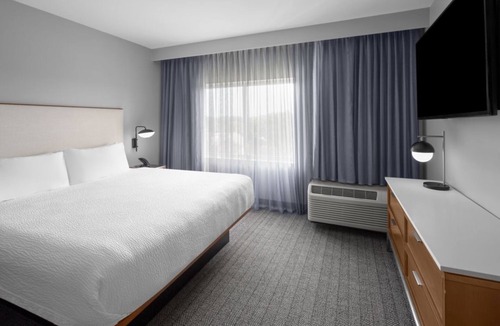 Oldsmar Hotel | Spacious Stay Near Tampa Bay! Outdoor Pool, Free Parking