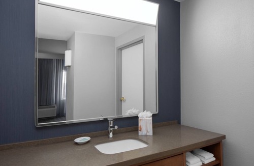 Oldsmar Hotel | Spacious Stay Near Tampa Bay! Outdoor Pool, Free Parking
