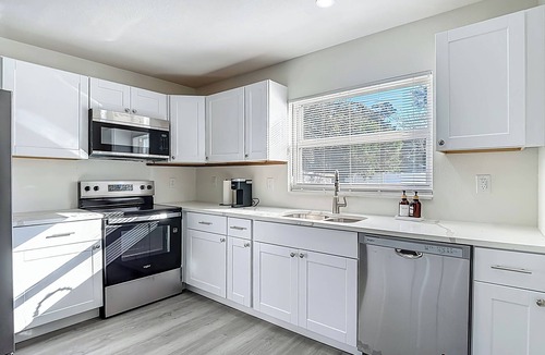 Carrollwood House | Spacious Tampa Stay Large Yard 15 Guests