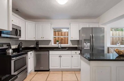 Bradenton Villa | Spanish Sunset Villa w/Saltwater Pool + Outdoor Propane Fire Table!