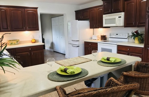 Vero Beach House | Specials! Tropical Rendezvous Elegance Steps to Beach