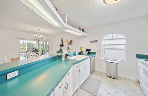 Pinecraft House | Splish Splash Retreat | Saltwater Pool + Grill