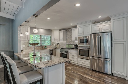 Melbourne House | Sprawling 5bd/3ba Pool Spa Chef Kitchen Dntn Melb USSSA