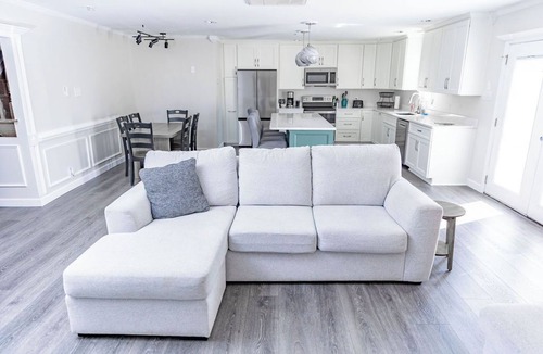Savannah House | Sprawling Sandfly with bonus rooms galore.