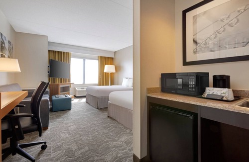 Newark Hotel | SpringHill Suites by Marriott Newark Liberty International