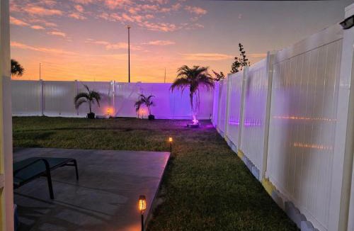 Kenneth City House | St Pete 3BR Home Sleeps 6 Huge Private Backyard BBQ Gazebo 15 Min to Beach