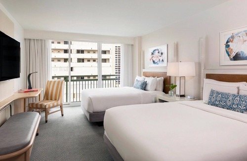 Singer Island Hotel | Standard 2 Queen Bed | Onsite Bar & Restaurant