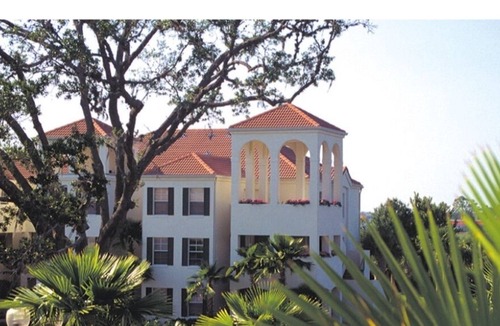 Kissimmee Resort | Star island. 1 bed room resort located within Orlando. Daily Shuttles to Disney