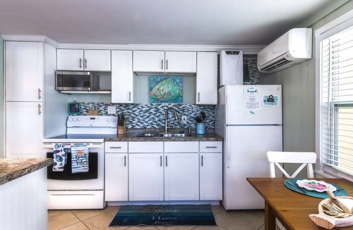 Pass-a-Grille House | Starfish Cottage 1B PetFriendly Steps from Pass-a-Grille Beach with Free Parking