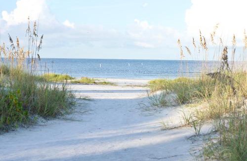 Fort Myers Beach House | Starfish Villa by Sun Palace Vacations