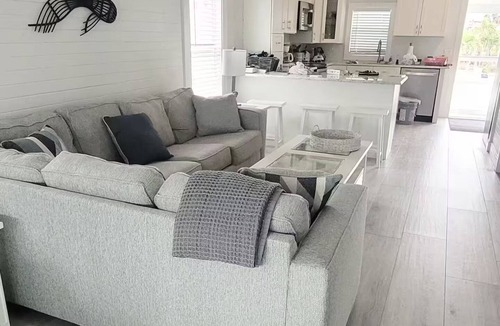 Fort Myers Beach House | Stay and Play by the Bay Boaters Delight. Waterfront ,Dockage and Heated Pool