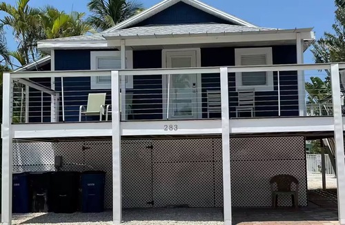 Fort Myers Beach House | Stay and Play by the Bay Boaters Delight. Waterfront ,Dockage and Heated Pool
