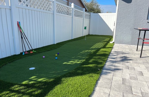Pinellas Park House | Stay & Play Tampa- Pool + Mini Golf