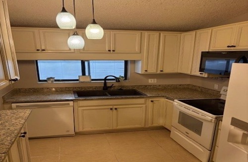 Carrollwood Villa | Stay Where Tampa Comes Alive - Central Home Near Events & Attractions