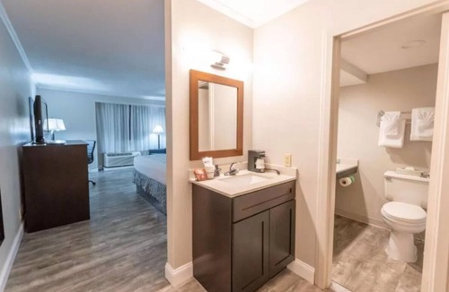 Bethlehem House | Step Back in History! 4 Amazing Units, Pool, Near Allentown Art Museum!