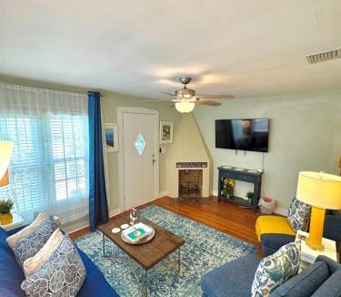 Pass-a-Grille Apartment | Steps 2 Beach- Cottage wking bd 2bikes parking
