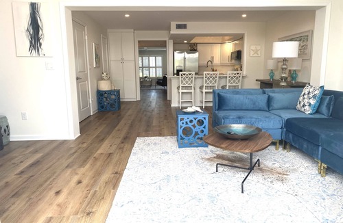 Central Beach House | Steps from the beachTownhouse in the heart of Ocean Drive shopping