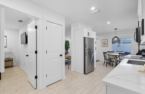 Ilexhurst House | Steps to Beach Access|Heated Pool + Spa|Direct Pool access