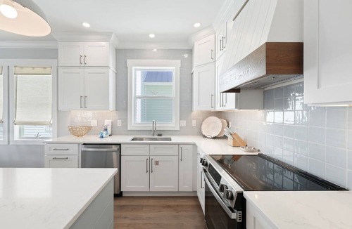 Seacrest House | Steps to Beach | Pool | Barefoot Breeze | Sleeps 13 | Seacrest