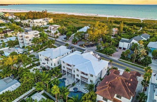 Siesta Key House | Steps to Beach - Resort Pool/Slide/Spa/Gulf Views
