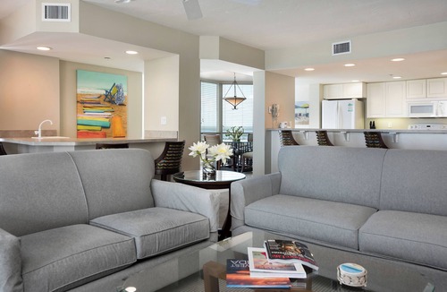 South Island Hotel | Steps to Beach | Pool & Free Parking Included!
