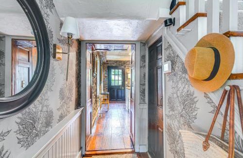 Kintnersville House | Steps to Delaware Canal: Enchanting Stone Cottage!