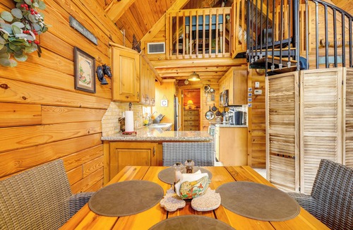 Okeechobee Cabin | Steps to Lake Okeechobee: Cabin w/Pool Access!