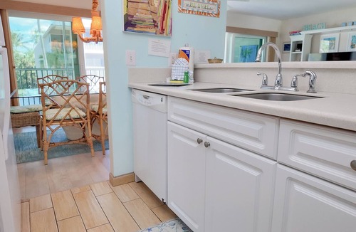 Sanibel Condo | Steps To The Beach
