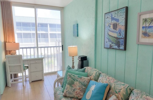 Sanibel Condo | Steps To The Beach