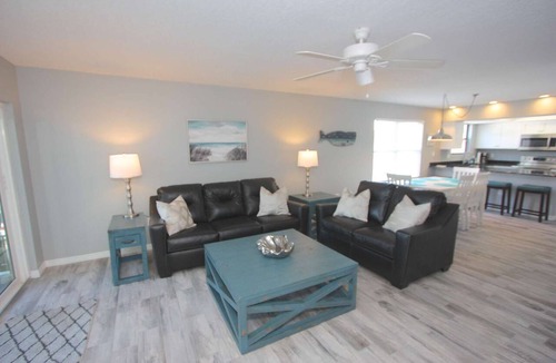 Indian Shores Condo | Steps to the Sand! Updated Beachfront with Balcony, FREE Parking & FREE Activities ~ 5 Pipers Nest