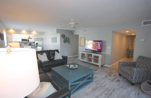 Indian Shores Condo | Steps to the Sand! Updated Beachfront with Balcony, FREE Parking & FREE Activities ~ 5 Pipers Nest