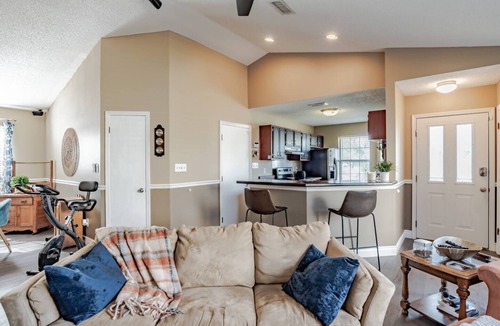 Ferry Pass House | Stillbridge Cottage-UWF,Beaches,dining & shopping
