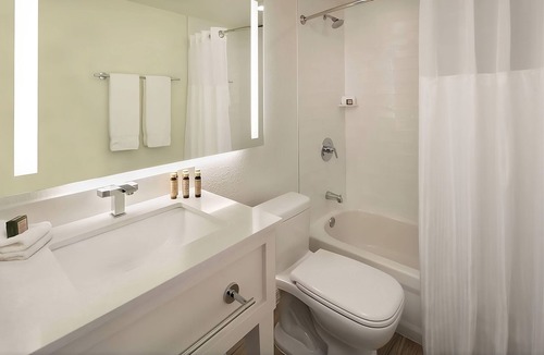 Islamorada Resort | Studio w/King Bed, Kitchenette, Outdoor Pool, Free Parking & Pet Friendly