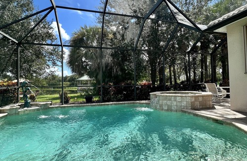 Fort Myers House | STUNNING 4BR Oasis w Pool/Spa, Gym, PickleBall - Walk to bars/cafes! 5 Min to DT