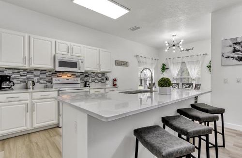 Cumbrian Lakes House | Stunning 5 bedroom pool home in gated community minutes from Disney