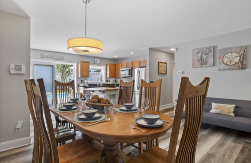 Folly Field House | Stunning Beach Home/Private pool with large backyard/7 Min walk to beach