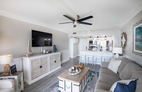 Hutchinson Island South Condo | Stunning Beachfront Condo