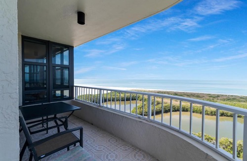 Marco Island Apartment | Stunning Beachfront Penthouse on 19th Floor I Desirable Front Unit