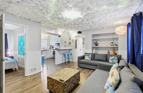 Siesta Key Village House | Stunning Haven: 2 Pools & Hot Tubs ~ Walk to Beach