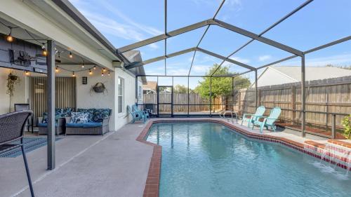 Providence Lakes House | Stunning Heated Pool House for 10 in Brandon, FL