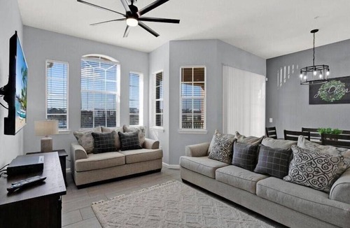 Loughman Condo | Stunning Newly Renovated Condo, Near Disney & Universal