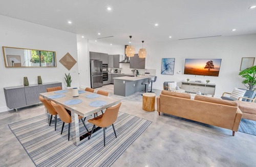 North Miami House | Stunning Tropical Pool House North Miami -New Unit
