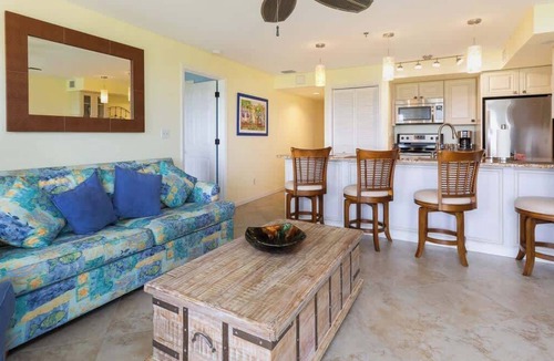 Tavernier Condo | Stunning Waterfront Condo with Double Balconies