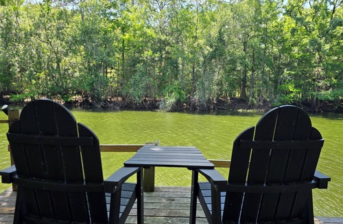 Dunnellon Cabin | Stunning Withlacoochee Riverside Retreat near Rainbow Rivers sleeps 16 5br 4ba